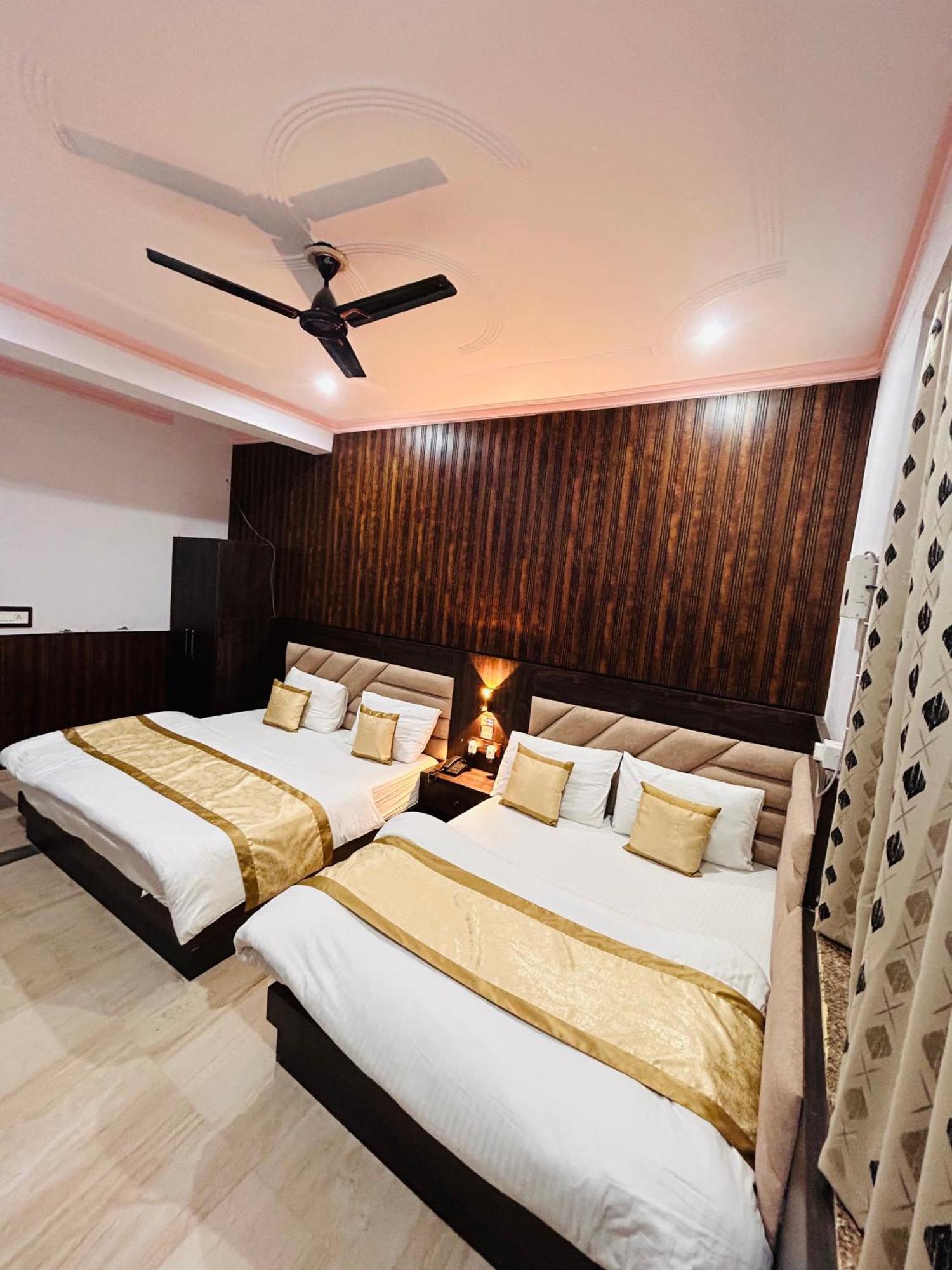 Shri Krishna Divine Dham Hotel Mathura Exterior photo